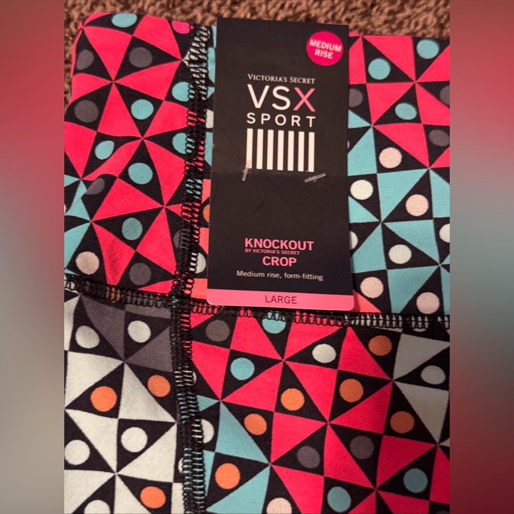Victoria's Secret VSX Sport Knockout Crop Medium Rise, Geometric, Size Large (L) - Picture 8 of 10